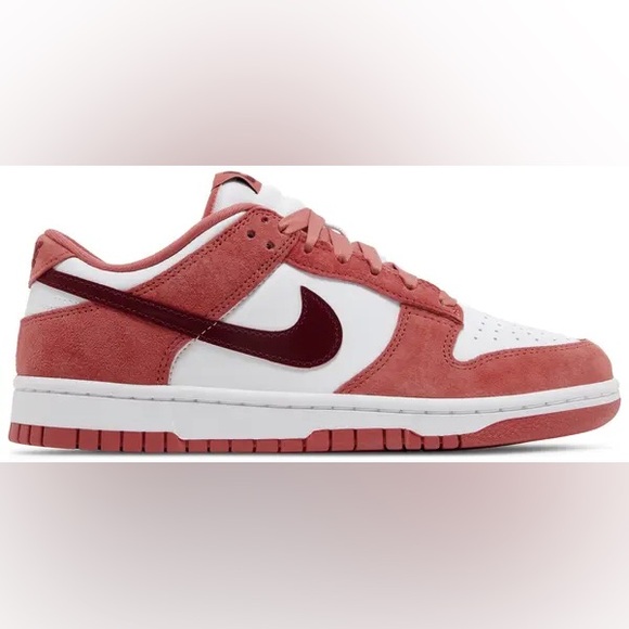 Nike Wmns Dunk Low 'Valentine's Day 2024' - Picture 1 of 11